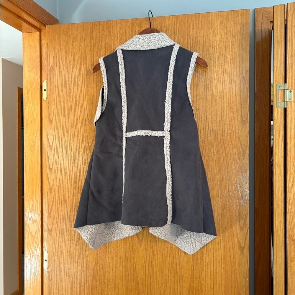 Ellison Cream and Gray Shearling Vest - Picture 4 of 4